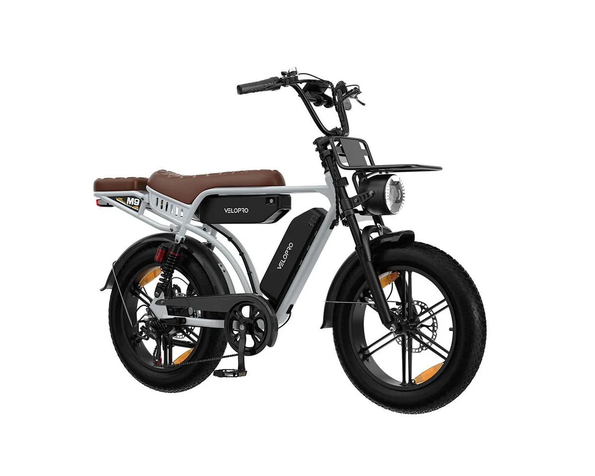 VELOPRO M9 gris, le fat bike rétro vendu aussi sous le nom PIXAR M9, vu de trois quarts avant