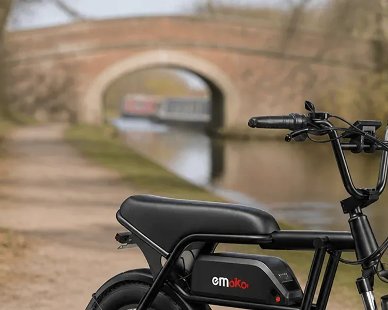 Emoko C99 fat bike électrique urbain noir avec pneus larges