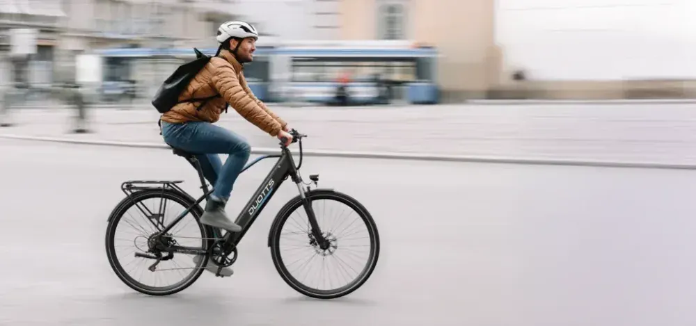 Moteur 250W du Duotts C29 Lite, monté sur le moyeu arrière, avec câbles et dérailleur Shimano.