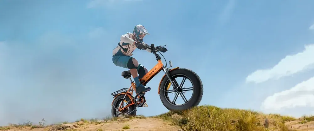 Engwe EP-2 Pro plié, montrant sa compacité pour le stockage