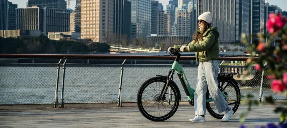 Frein hydraulique Shimano MT200 avec disque 180mm sur le Himiway A7 Pro, détail de l'étrier.