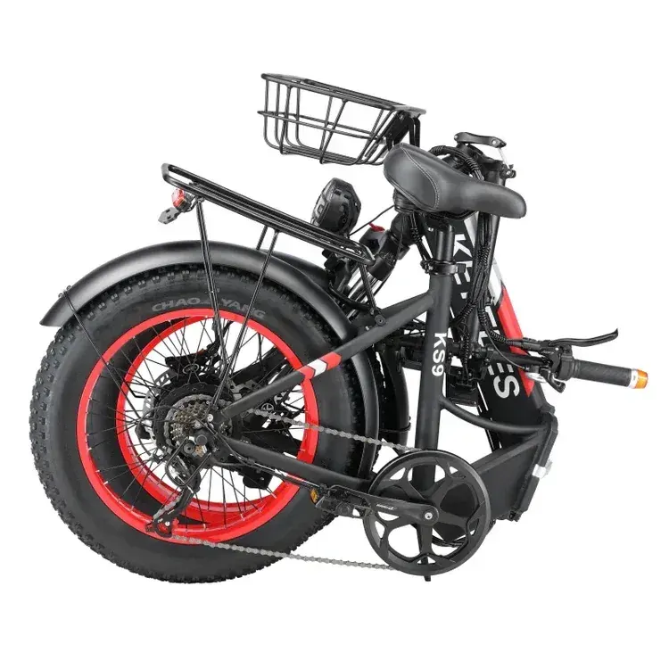 Pneu avant 20x4,0 du Keteles KS9 avec fourche suspendue en aluminium.