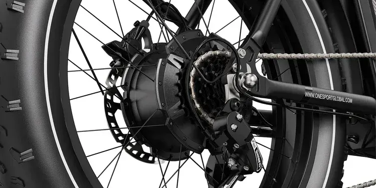 Moteur électrique 250W du Onesport OT16 Max, monté sur la roue arrière, avec câbles.