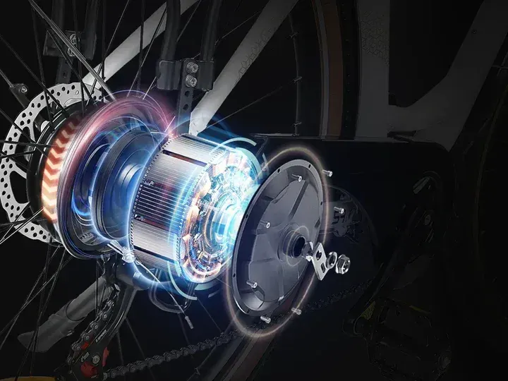 Batterie amovible de 36V 13Ah du Samebike RS-A07, dissimulée dans le cadre, avec clé de verrouillage.