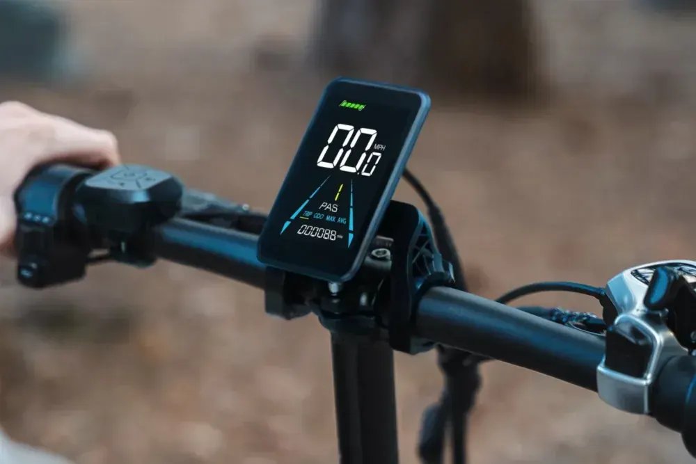 Vitilan V3 2.0 plié, compact, posé au sol, pneus épais et cadre replié