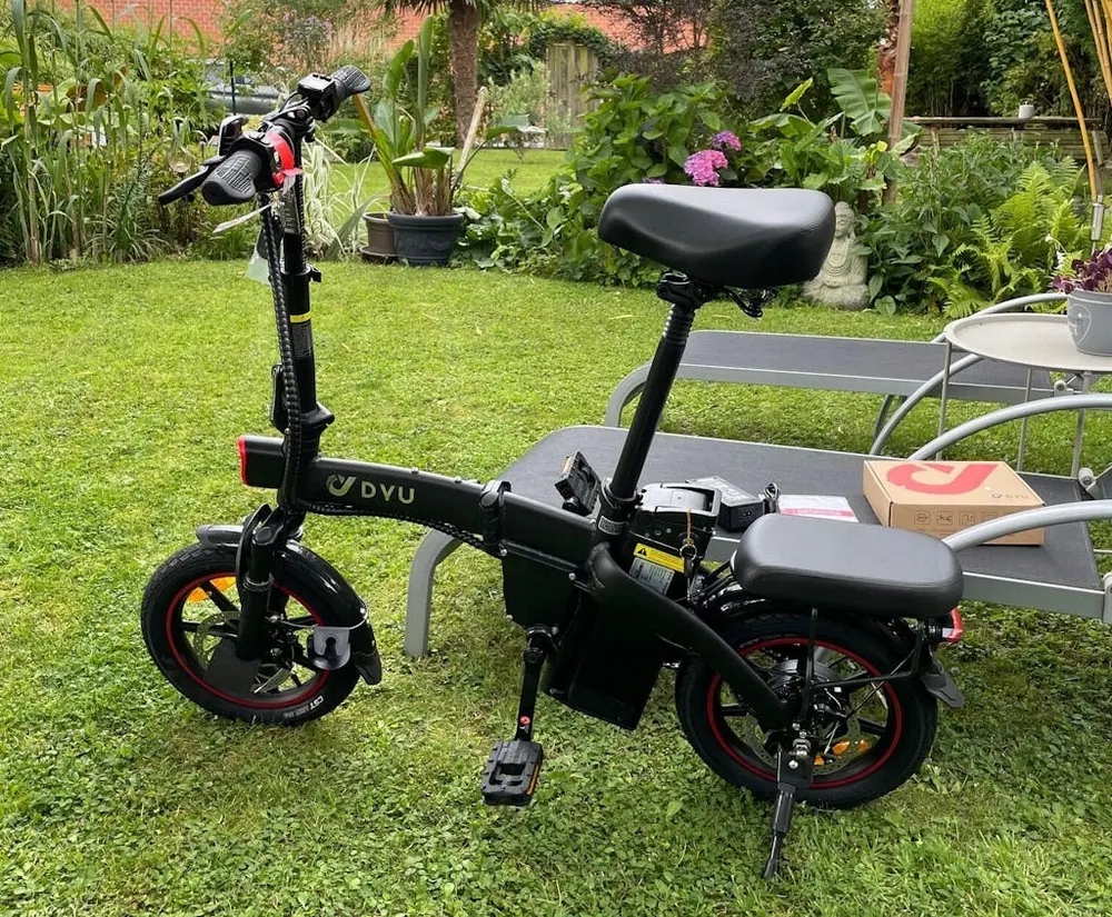 Vélo électrique pliant DYU A5 design moderne et compact pour la ville