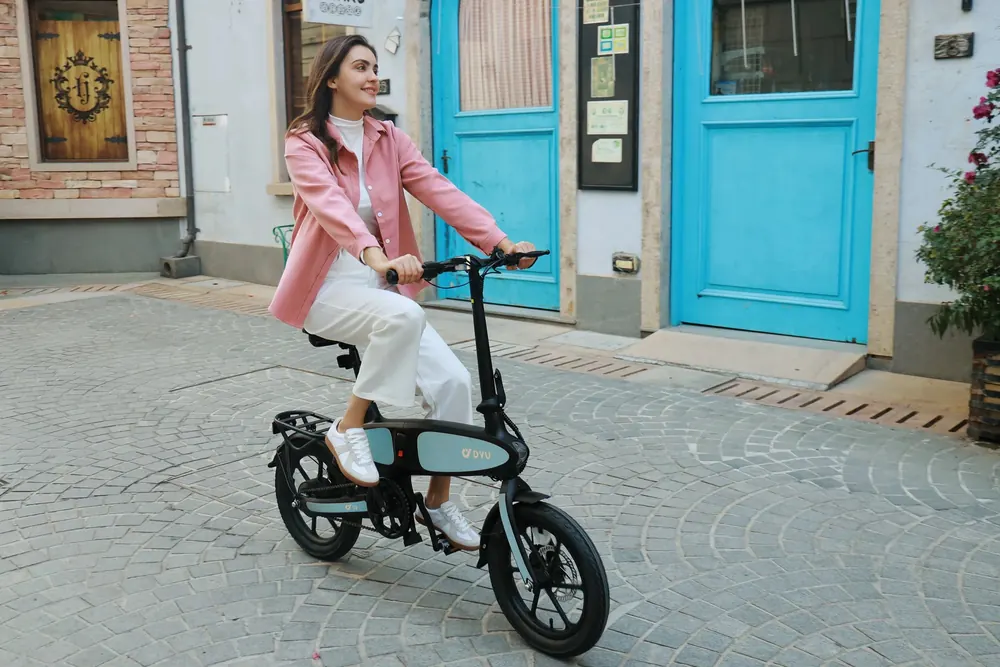 Vélo électrique DYU C2 bleu, vue latérale, design moderne