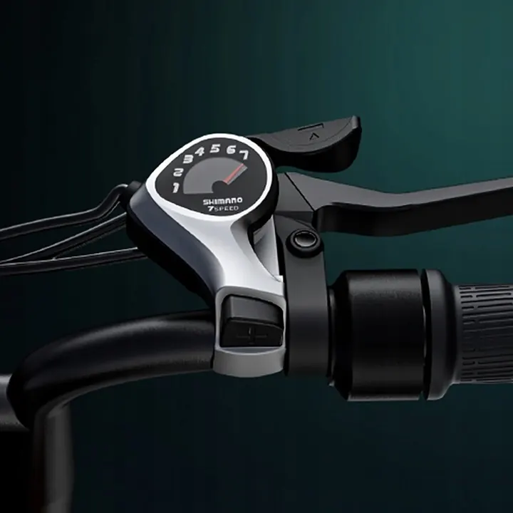 Marque Engwe sur le cadre blanc du vélo électrique M20