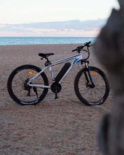 Vélo électrique Fafrees F28 MT partiellement assemblé avec pédales et guidon